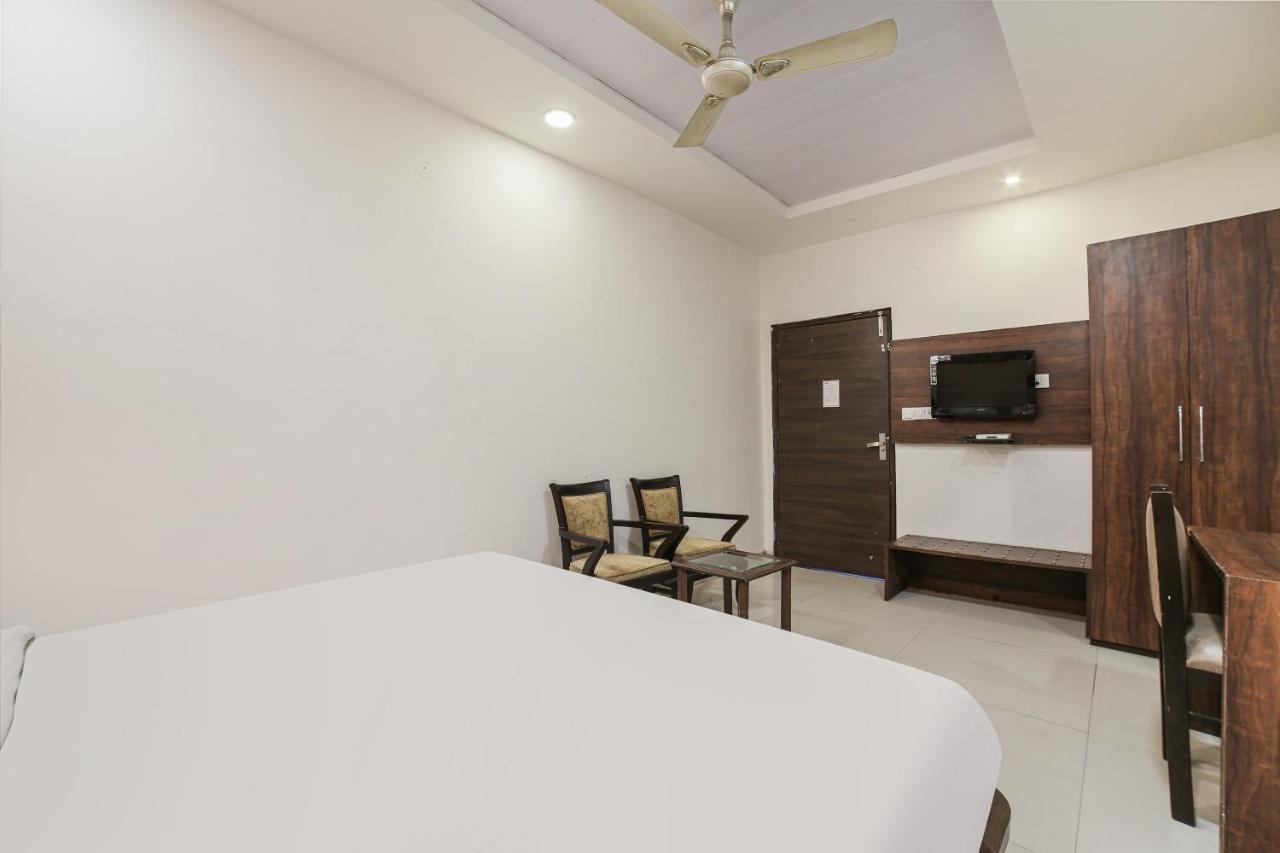 Townhouse Hollywood Heights Hotel Амритсар Екстериор снимка