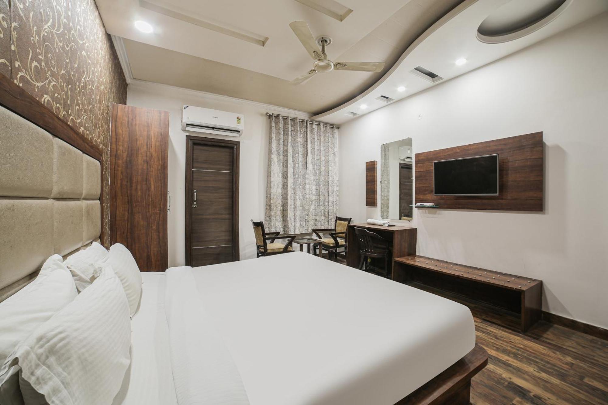 Townhouse Hollywood Heights Hotel Амритсар Екстериор снимка