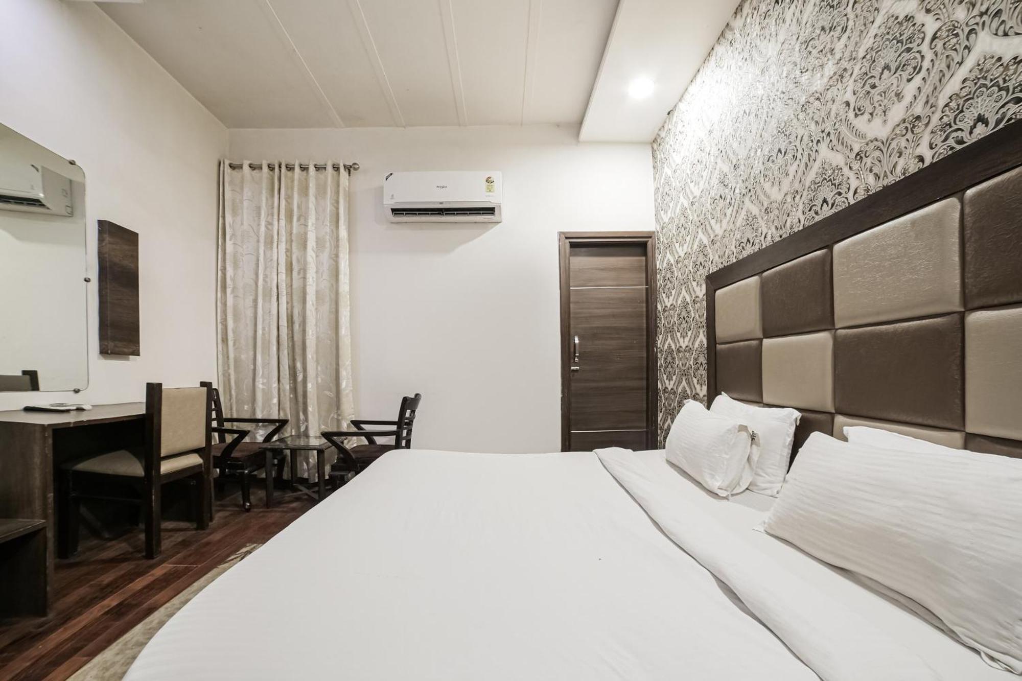 Townhouse Hollywood Heights Hotel Амритсар Екстериор снимка