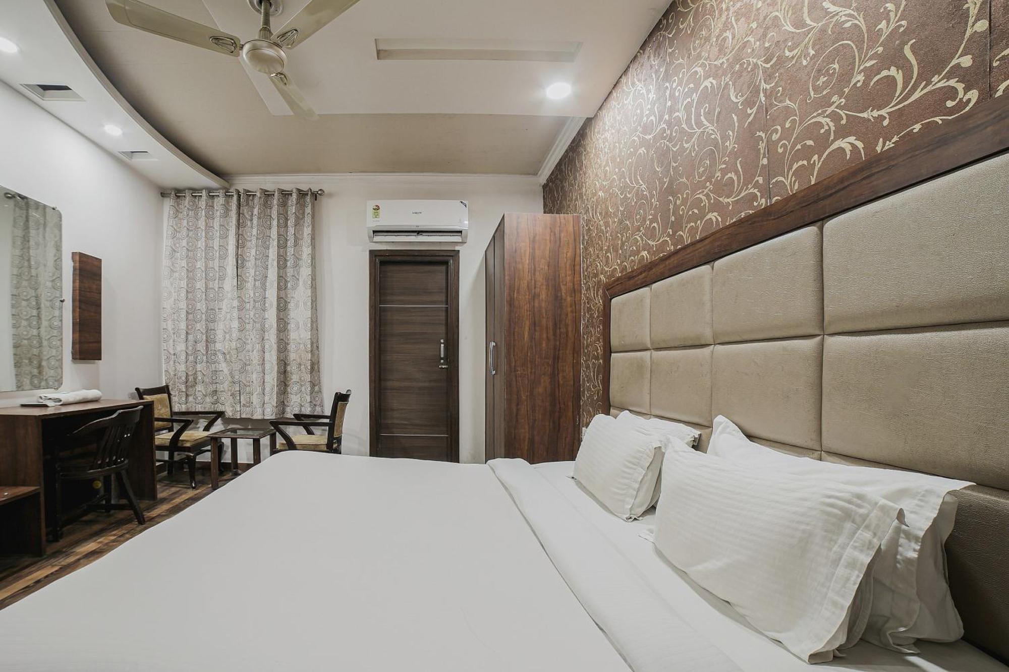 Townhouse Hollywood Heights Hotel Амритсар Екстериор снимка
