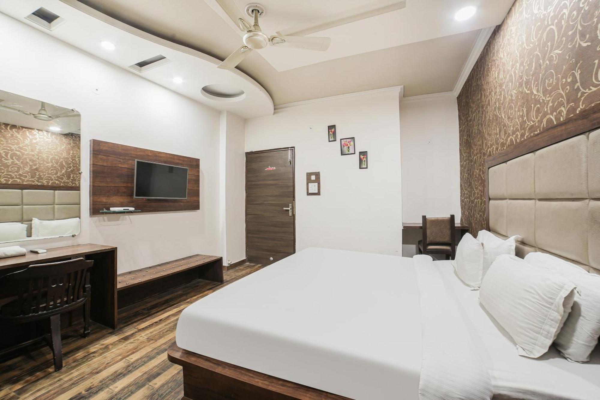 Townhouse Hollywood Heights Hotel Амритсар Екстериор снимка