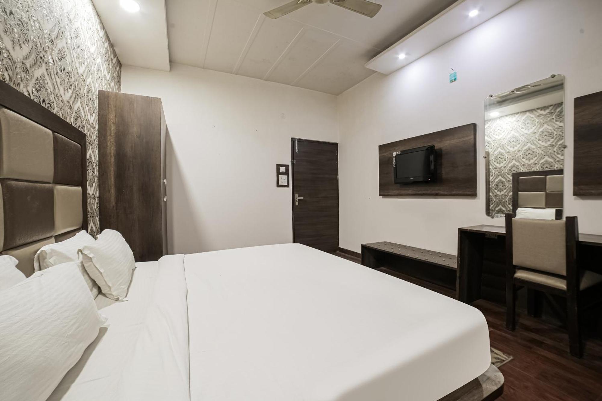 Townhouse Hollywood Heights Hotel Амритсар Екстериор снимка