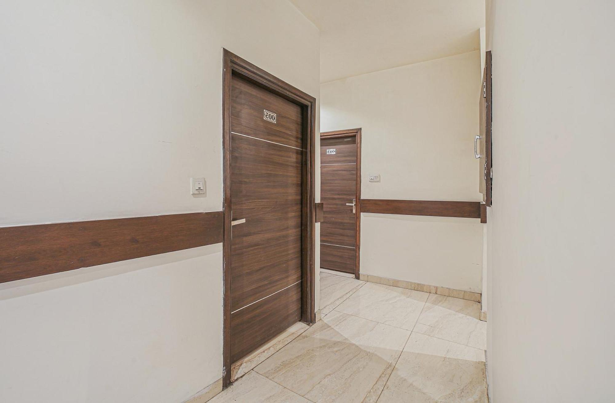 Townhouse Hollywood Heights Hotel Амритсар Екстериор снимка