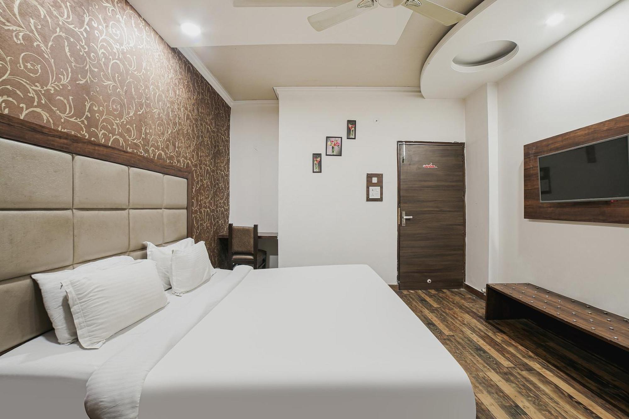 Townhouse Hollywood Heights Hotel Амритсар Екстериор снимка